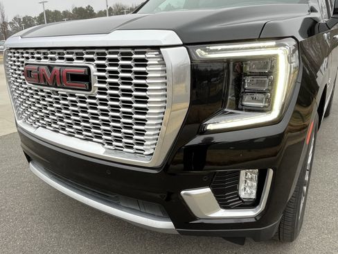 Used 2021 GMC Yukon Denali w/ Denali Premium Package image 11
