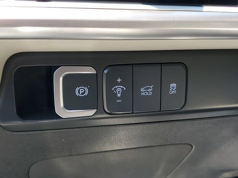 Used 2025 Hyundai Santa Fe SEL FWD image 17