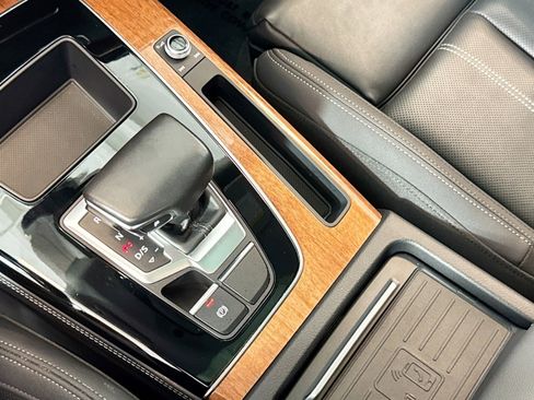 Used 2021 Audi Q5 Prestige w/ Prestige Package image 16