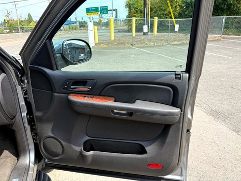 Used 2008 Chevrolet Suburban LTZ w/ LTZ Preferred Equipment Group image 23