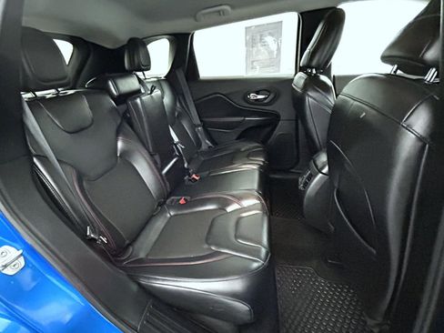 Used 2021 Jeep Cherokee Trailhawk image 18