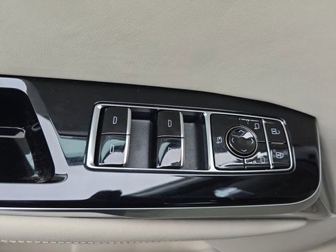 Certified 2025 Cadillac Escalade ESV Sport Platinum image 28