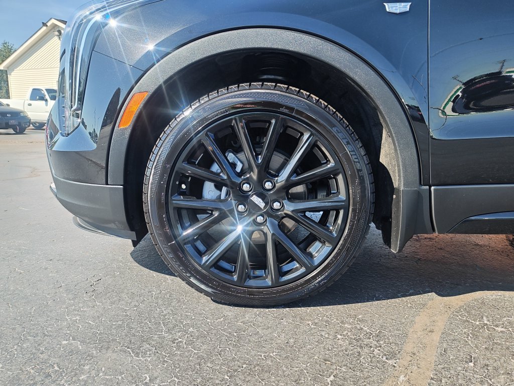 Used 2023 Cadillac XT4 Sport w/ LPO, Onyx Lite Package AWD/4WD image 11