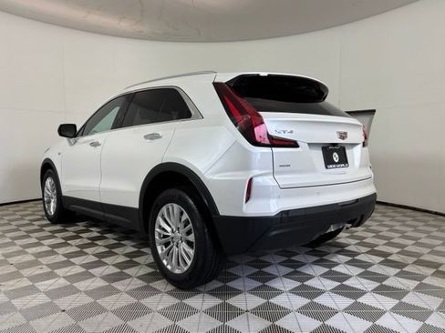 Used 2024 Cadillac XT4 Luxury w/ Cold Weather Package AWD/4WD image 5