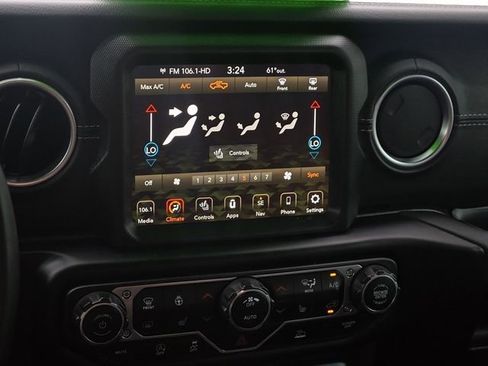 Used 2022 Jeep Gladiator Overland w/ Cold Weather Group AWD/4WD image 19