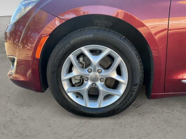 Used 2017 Chrysler Pacifica Touring-L Plus w/ Advanced Safetytec Group FWD image 7