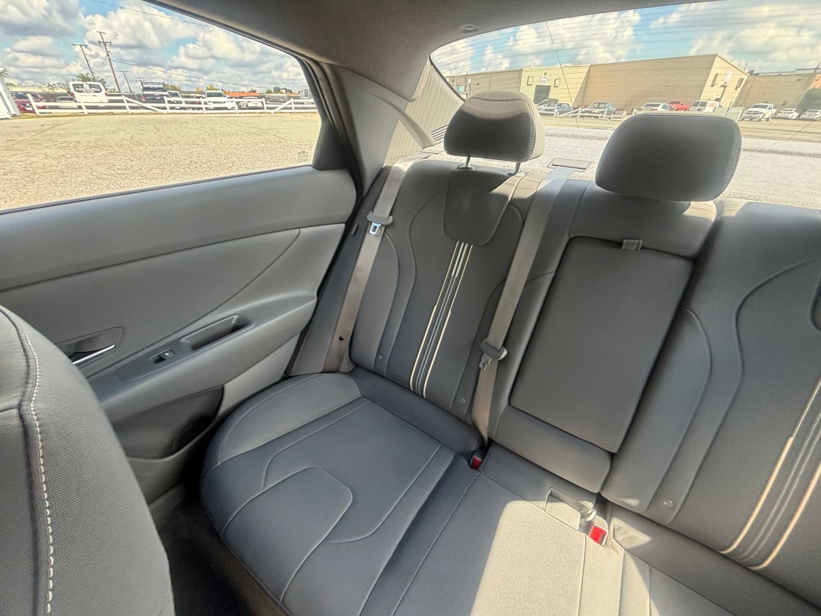 Used 2025 Hyundai Elantra SEL FWD image 40