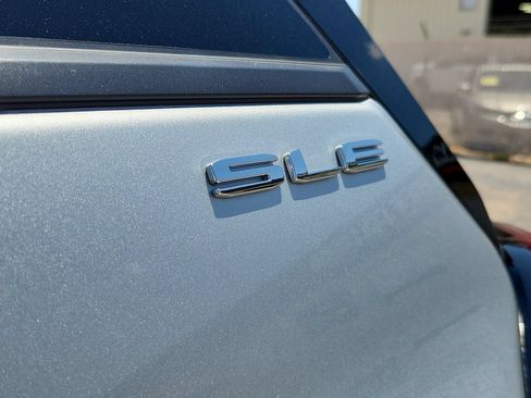 Used 2022 GMC Terrain SLE w/ Driver Convenience Package FWD image 10