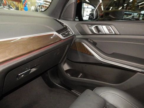 Used 2022 BMW X5 xDrive40i w/ M Sport Package image 28