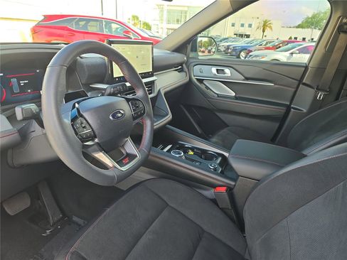 Used 2025 Ford Explorer ST RWD image 18