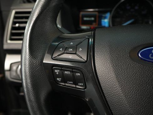 Used 2019 Ford Explorer XLT w/ Equipment Group 202A AWD/4WD image 38