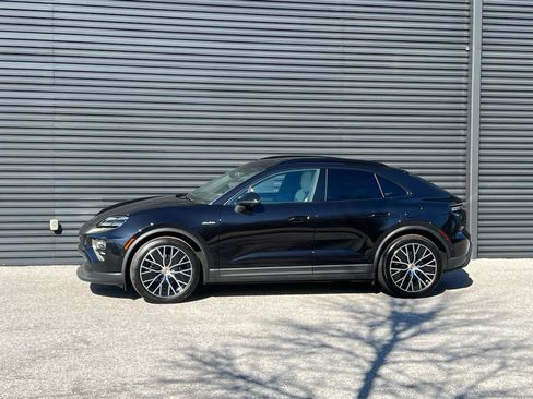 Certified 2024 Porsche Macan 4 Electric image 2