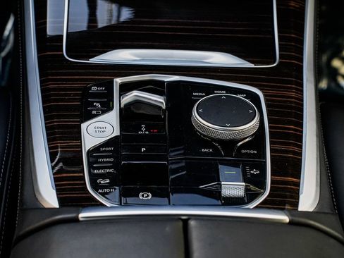 Used 2025 BMW X5 xDrive50e image 17