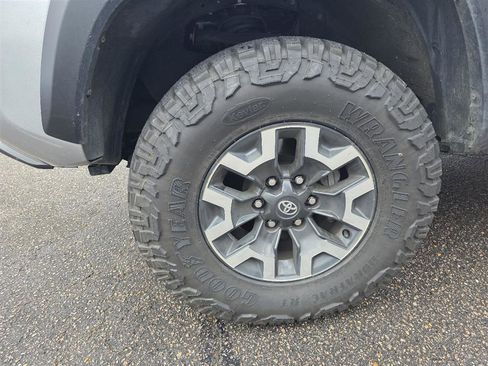 Used 2023 Toyota Tacoma TRD Off-Road image 7