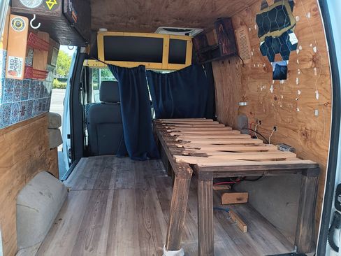 Used 2010 Ford Transit Connect XLT FWD image 12