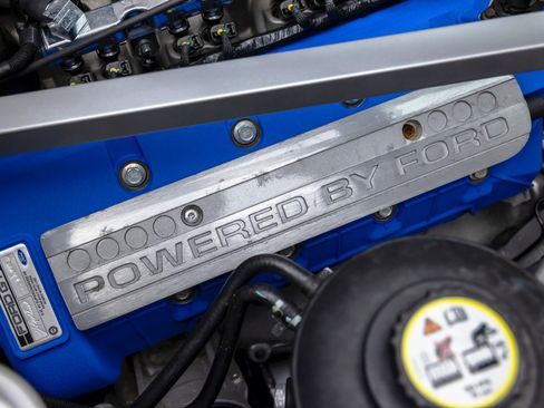 Used 2005 Ford GT RWD image 23