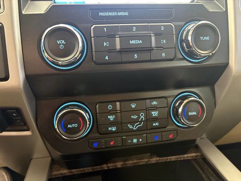 Used 2019 Ford F250 Lariat w/ Chrome Package image 23