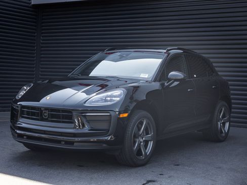 Used 2026 Porsche Macan AWD/4WD image 1