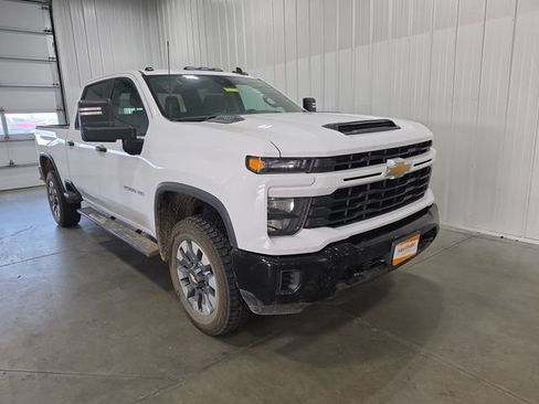 Used 2024 Chevrolet Silverado 2500 Custom w/ Custom Convenience Package AWD/4WD image 2