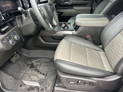 Used 2024 Chevrolet Silverado 2500 ZR2 w/ Technology Package AWD/4WD image 22