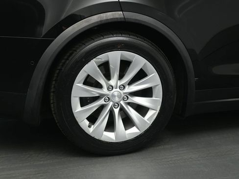 Used 2018 Tesla Model X 75D image 22