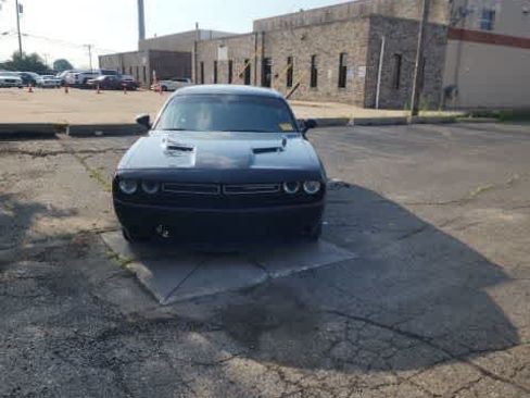 Used 2018 Dodge Challenger SXT RWD image 4