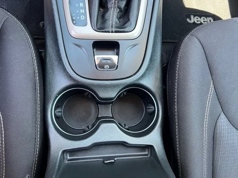 Used 2015 Jeep Cherokee Latitude FWD image 30