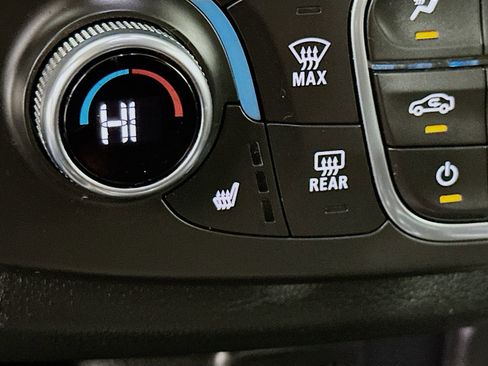 Used 2020 Chevrolet Traverse LT w/ LPO, Blackout Package image 21