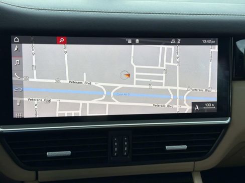 Used 2019 Porsche Cayenne AWD/4WD image 25