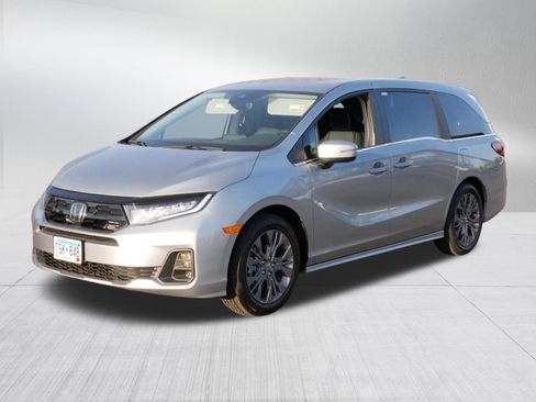 Used 2026 Honda Odyssey Touring image 3