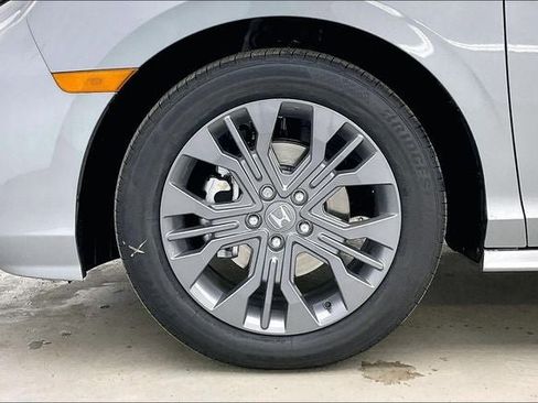 New 2026 Honda Odyssey Touring image 15