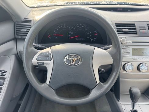 Used 2011 Toyota Camry LE image 12