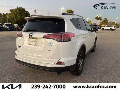 Used 2018 Toyota RAV4 LE image 6