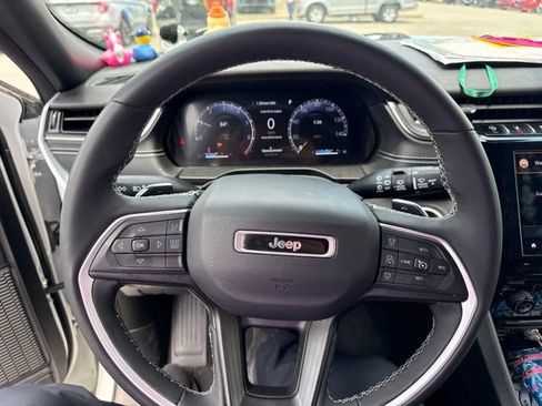 Used 2023 Jeep Grand Cherokee L Laredo AWD/4WD image 9