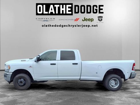 Used 2024 RAM 3500 Tradesman w/ Chrome Appearance Group AWD/4WD image 18