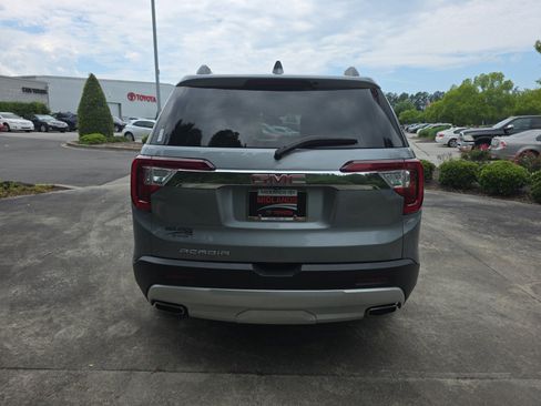 Used 2023 GMC Acadia SLT w/ Preferred Package FWD image 4