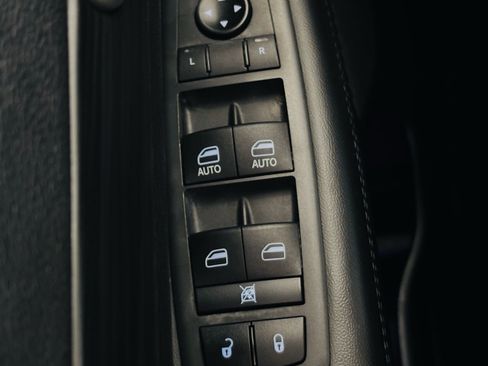 Used 2021 Jeep Grand Cherokee Laredo X AWD/4WD image 38
