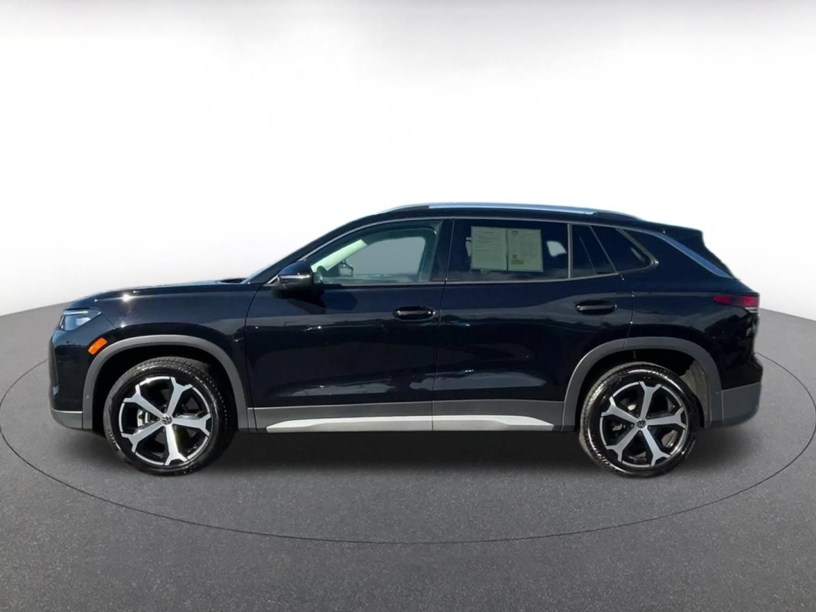 Used 2026 Volkswagen Tiguan SE AWD/4WD image 8