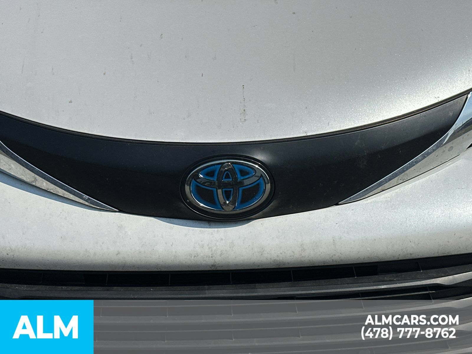 Used 2025 Toyota Sienna XLE FWD image 5