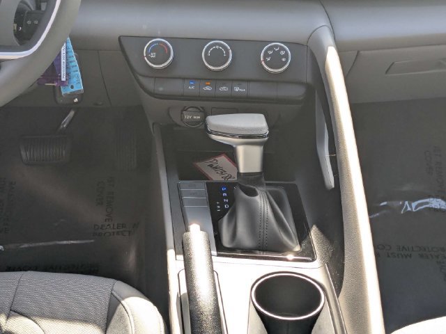 Used 2026 Hyundai Elantra SE FWD image 19