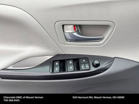 Used 2015 Toyota Sienna LE image 12