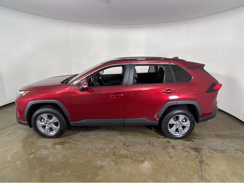 Used 2025 Toyota RAV4 XLE image 17