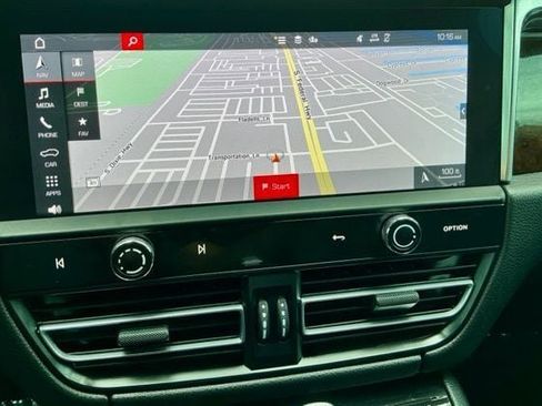 Used 2023 Porsche Macan AWD/4WD image 28