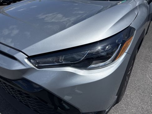 Used 2024 Toyota Corolla Cross AWD Hybrid w/ Moonroof Package image 9