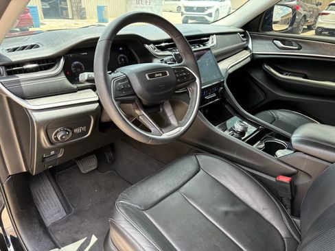 Used 2023 Jeep Grand Cherokee L Limited w/ Luxury Tech Group II AWD/4WD image 14