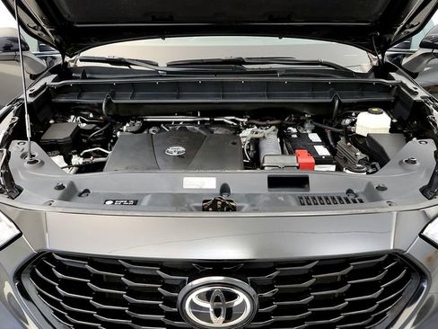 Used 2021 Toyota Highlander XSE AWD/4WD image 15