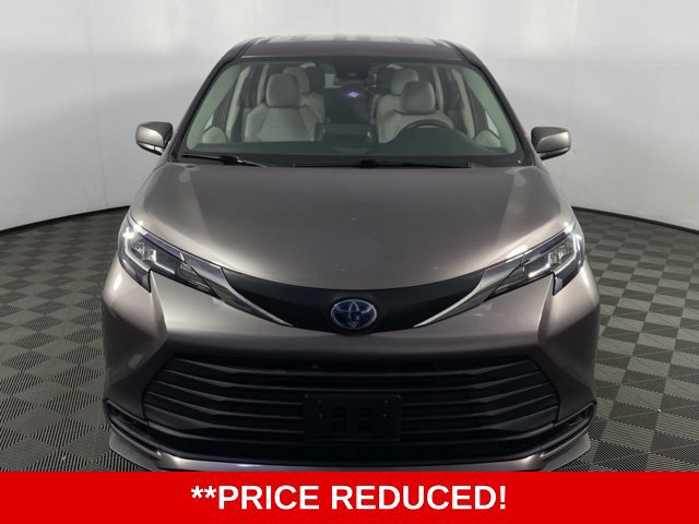 Used 2022 Toyota Sienna LE FWD image 2