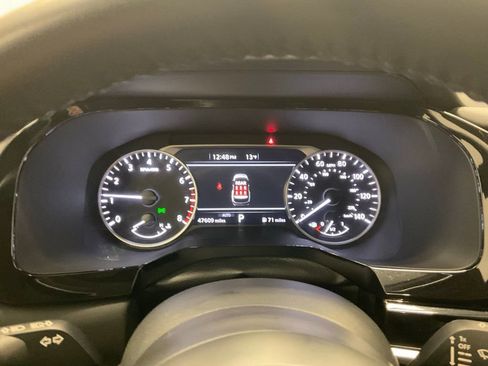 Used 2024 Nissan Pathfinder SV image 13