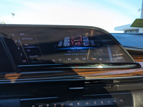 Used 2022 Cadillac Escalade Premium Luxury image 20