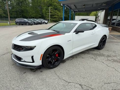 Used 2023 Chevrolet Camaro LT RWD image 4